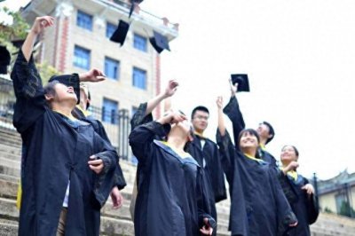 ​上过大学的人告诉你，大学里团支书和班长谁才是班里的一把手？