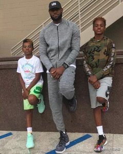 ​布朗尼辱华事件：勒布朗·詹姆斯职业生涯的滑铁卢？