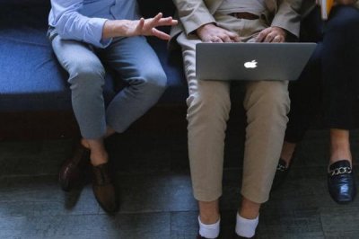 ​打工 2 月后创业，将 3C 小众产品做到年收入 9 亿元