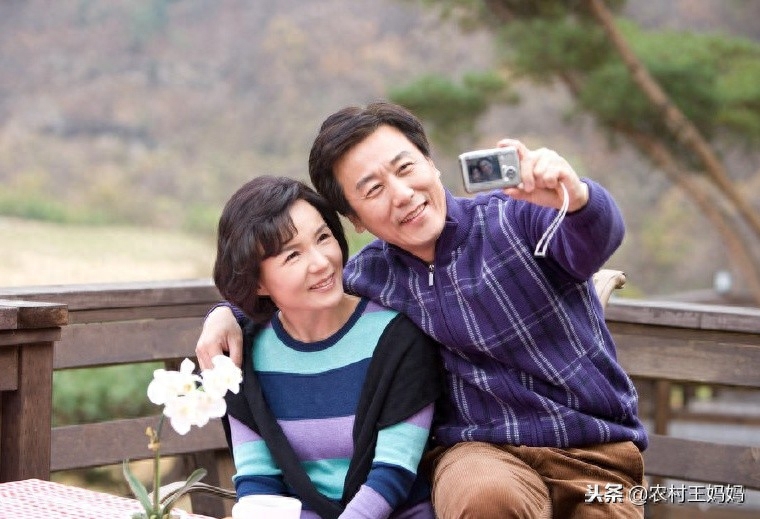 农村人常说，女大三抱金砖，男大三闹翻天，啥意思？有道理吗