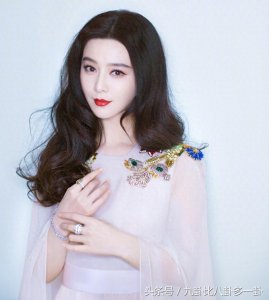 ​网友再逼婚，范冰冰不敢嫁李晨，竟因为他没有点头？网友：真靠山