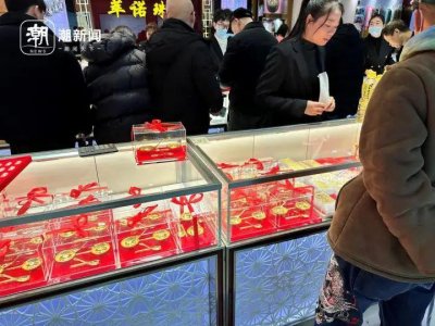 ​卖了两套房囤货！这里热火朝天，有老板一入手就是 3000 多万元