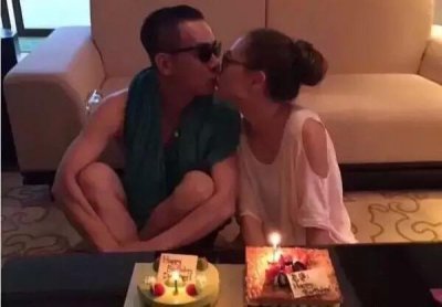 ​你不放下我，我不放下你，他的爱情很让人羡慕