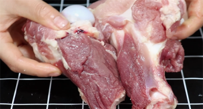 ​骨头汤怎么炖家常（炖大骨头汤家常做法，要想好喝，炖的汤浓好喝补钙）