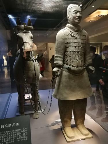 三、兵马俑只在晚上开放，早上六点左右可以参观。