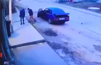 ​俄罗斯男子往下水道扔烟头炸死自己：小心多种可燃易爆气体