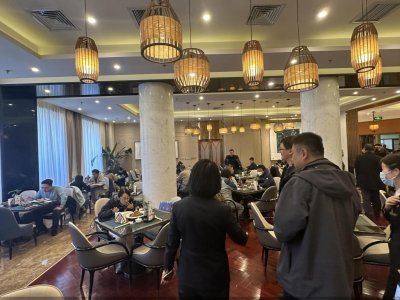 ​日排号200＋ 、进货量翻5倍   京城天水麻辣烫“热辣滚烫”