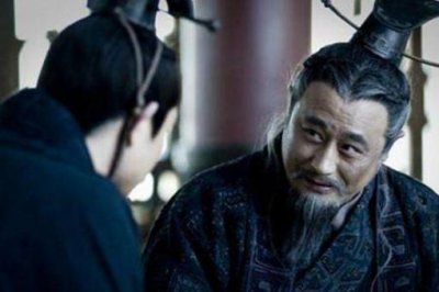 ​秦二世为何要将李斯下诏入狱?