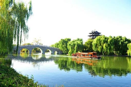 传说大明湖的青蛙不会叫?这是怎么回事?