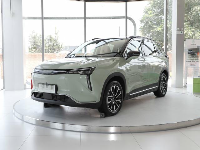 25万元左右买什么车好 极狐 阿尔法T(ARCFOX &alpha;T) 自动版同威马W6 自动版比较哪个更值得买-