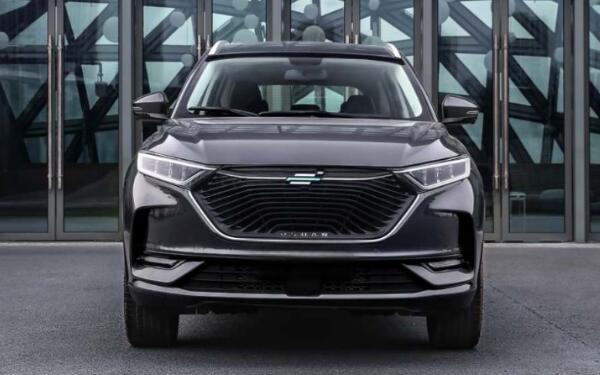 车标三道杠中间蓝色是什么车-