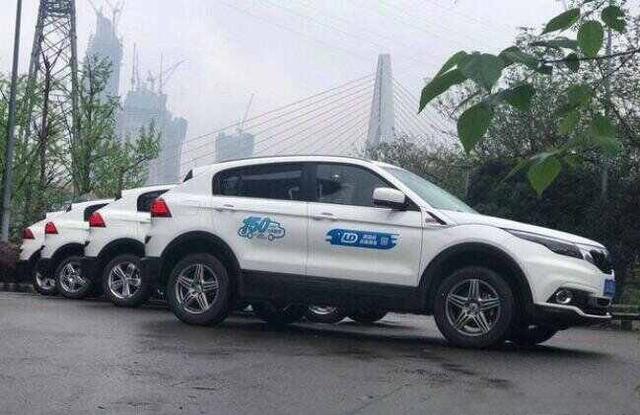 联动云租车一天多少钱？-