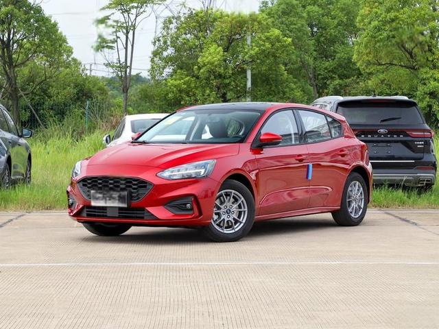 福克斯两厢落地价是多少钱？福克斯指导价-