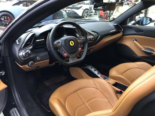 标价270万的法拉利488,车况完美众人抢着买,卖家哭晕厕所?-