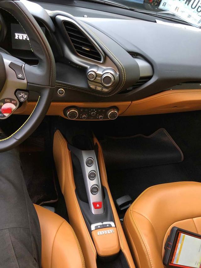 标价270万的法拉利488,车况完美众人抢着买,卖家哭晕厕所?-