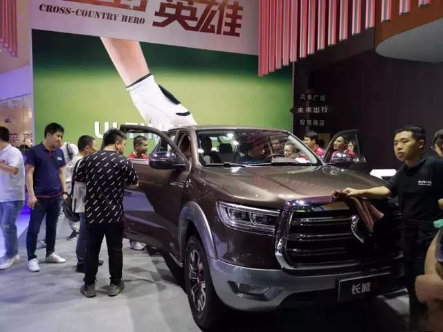 成都人为啥那么爱豪车?看看车展各大豪华品牌展台便知晓-