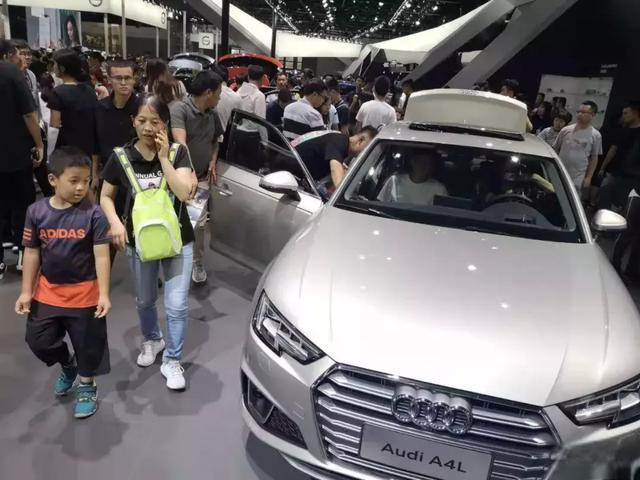 成都人为啥那么爱豪车?看看车展各大豪华品牌展台便知晓-