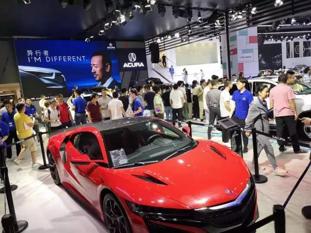 成都人为啥那么爱豪车?看看车展各大豪华品牌展台便知晓-