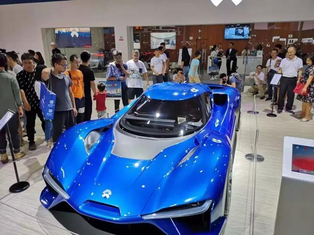 成都人为啥那么爱豪车?看看车展各大豪华品牌展台便知晓-