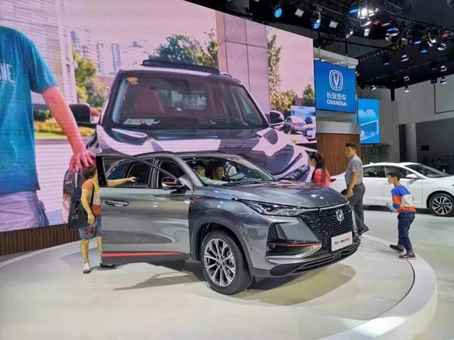 成都人为啥那么爱豪车?看看车展各大豪华品牌展台便知晓-