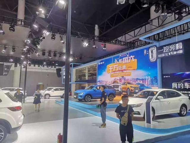 成都人为啥那么爱豪车?看看车展各大豪华品牌展台便知晓-