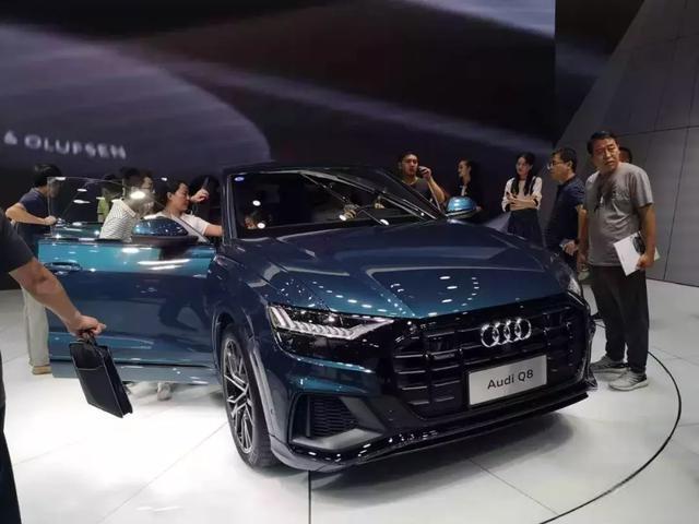 成都人为啥那么爱豪车?看看车展各大豪华品牌展台便知晓-