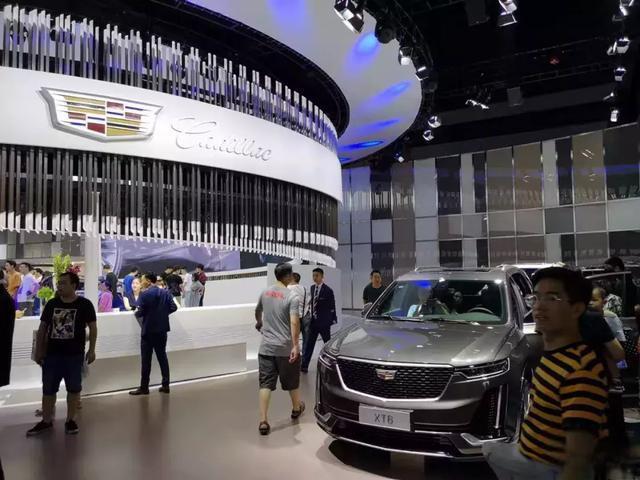 成都人为啥那么爱豪车?看看车展各大豪华品牌展台便知晓-