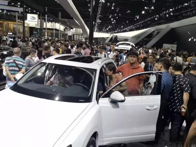 成都人为啥那么爱豪车?看看车展各大豪华品牌展台便知晓-