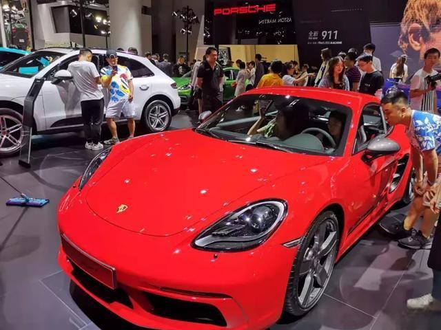 成都人为啥那么爱豪车?看看车展各大豪华品牌展台便知晓-