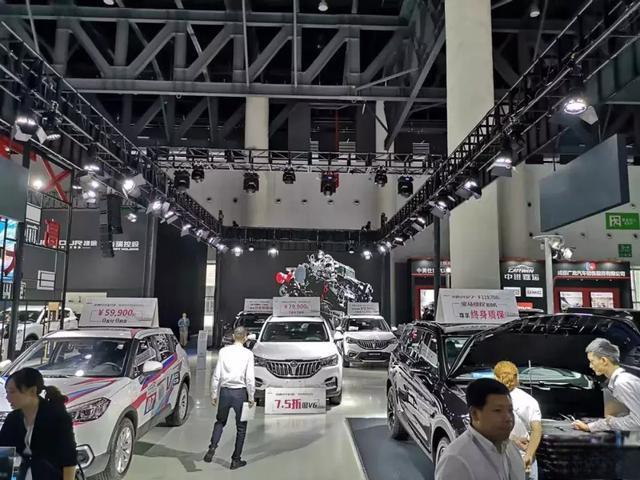 成都人为啥那么爱豪车?看看车展各大豪华品牌展台便知晓-