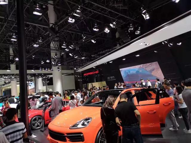 成都人为啥那么爱豪车?看看车展各大豪华品牌展台便知晓-