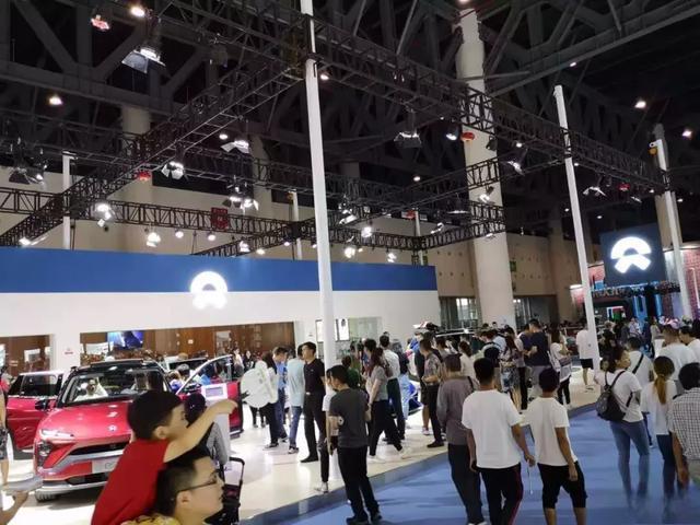 成都人为啥那么爱豪车?看看车展各大豪华品牌展台便知晓-