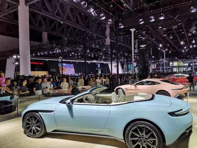 成都人为啥那么爱豪车?看看车展各大豪华品牌展台便知晓-