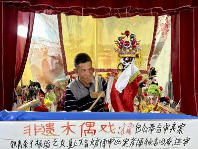 ​时隔27年再登台：兴叔直播间开演高州木偶戏