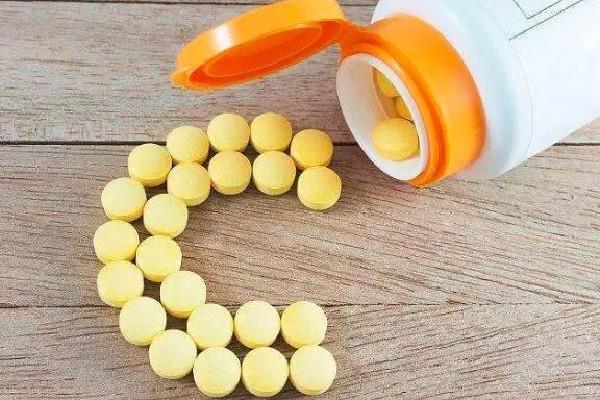 维生素c可以治疗口腔溃疡吗 维生素c适合什么年龄段的人吃 维生素c可以治疗口腔溃疡吗 维生素c适合什么年龄段的人吃