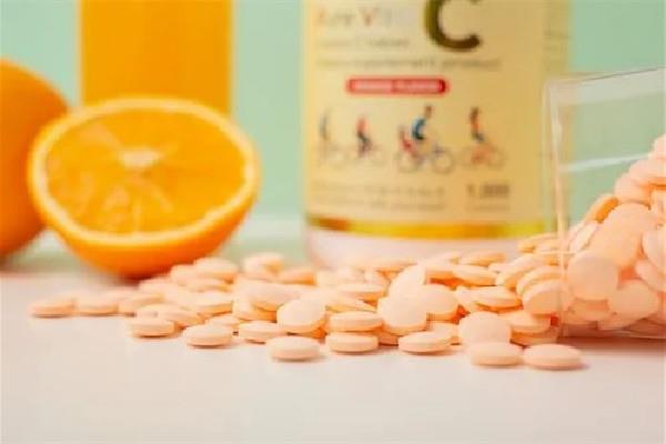 维生素c可以治疗口腔溃疡吗 维生素c适合什么年龄段的人吃 维生素c可以治疗口腔溃疡吗 维生素c适合什么年龄段的人吃