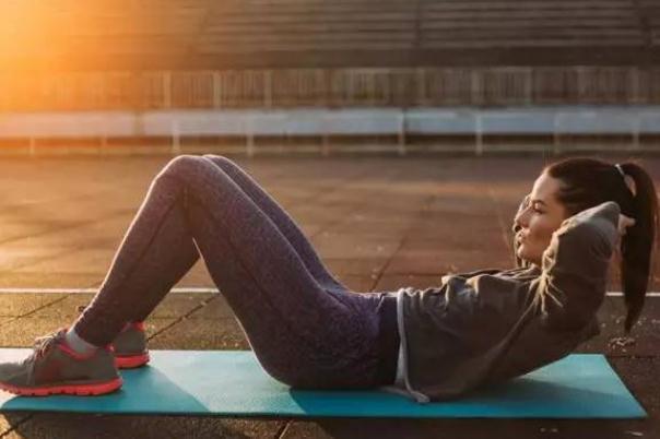 卷腹有什么好处 卷腹一天做多少 卷腹有什么好处 卷腹一天做多少