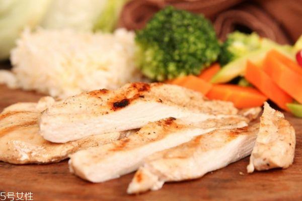 健身一天吃多少鸡胸肉 增肌鸡胸肉的做法大全 健身一天吃多少鸡胸肉 增肌鸡胸肉的做法大全