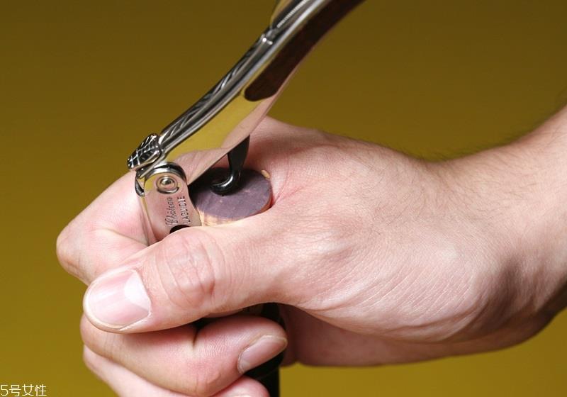 葡萄酒怎么用开瓶器开 4种开瓶器的使用方法 葡萄酒怎么用开瓶器开 4种开瓶器的使用方法