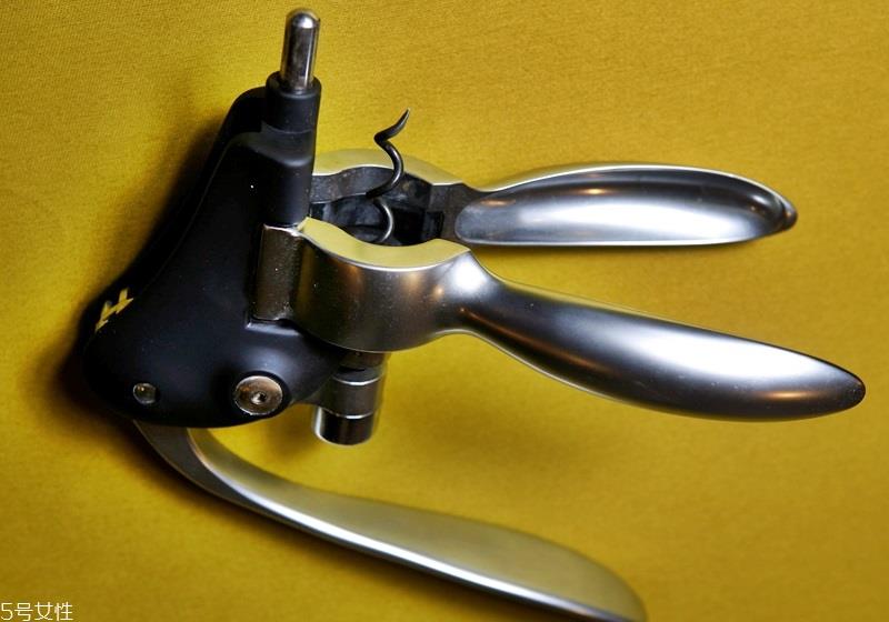 葡萄酒怎么用开瓶器开 4种开瓶器的使用方法 葡萄酒怎么用开瓶器开 4种开瓶器的使用方法