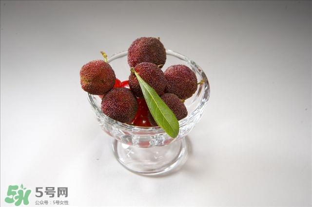 杨梅为什么要用盐水泡,吃杨梅前为什么用盐水泡 杨梅为什么要用盐水泡,吃杨梅前为什么用盐水泡