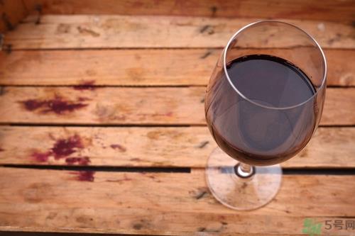 红酒是葡萄酒吗?葡萄酒和红酒有什么区别 红酒是葡萄酒吗?葡萄酒和红酒有什么区别