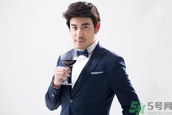 红酒是葡萄酒吗?葡萄酒和红酒有什么区别 红酒是葡萄酒吗?葡萄酒和红酒有什么区别