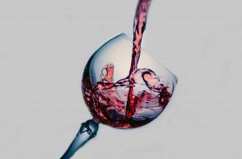 喝红酒的好处和坏处 喝红酒的好处与功效 喝红酒的好处和坏处 喝红酒的好处与功效