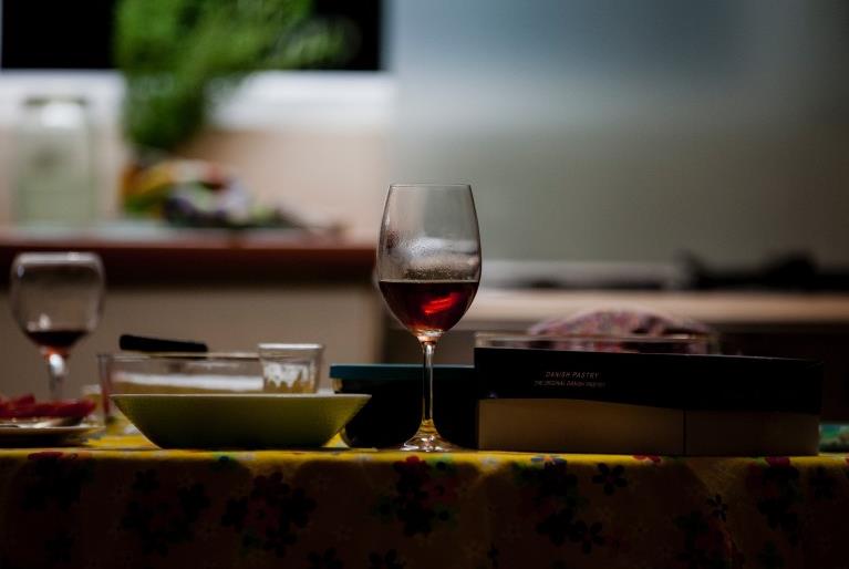 喝红酒的好处和坏处 喝红酒的好处与功效 喝红酒的好处和坏处 喝红酒的好处与功效