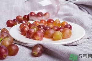 葡萄籽怎么吃效果最好？无籽葡萄对身体有害吗？