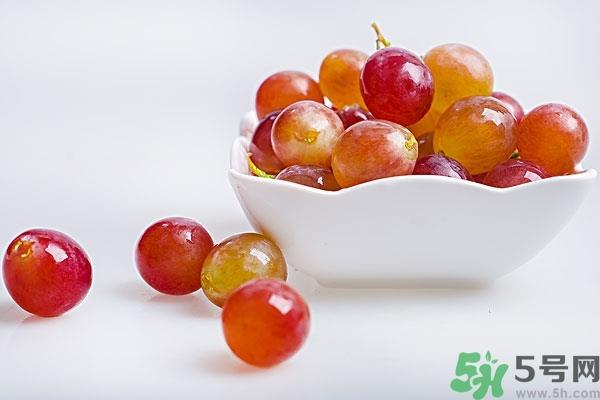 葡萄籽怎么吃效果最好？无籽葡萄对身体有害吗？