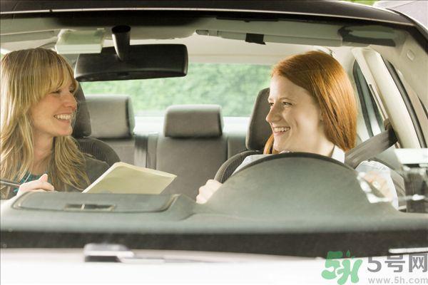 中午喝啤酒晚上能开车吗?喝酒多久后才能开车? 中午喝啤酒晚上能开车吗?喝酒多久后才能开车?