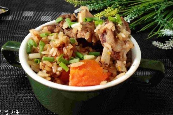 羊肉抓饭怎么做 正宗的羊肉抓饭的做法