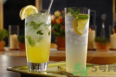 每天喝柠檬水可以排毒吗？和柠檬水好不好？